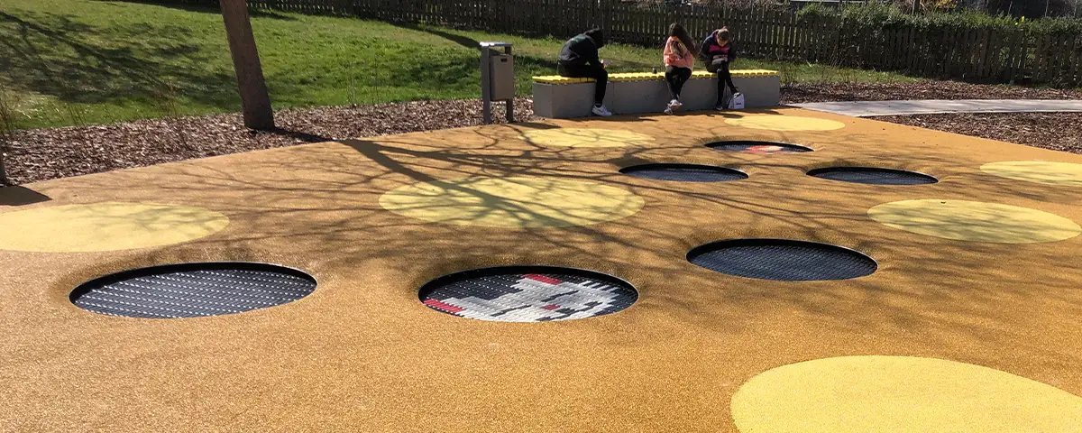 Trampoline Spielplatz K&auml;seglocke